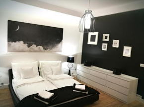 Отель Black&White Apartment- Wierzbowa 5  Познань